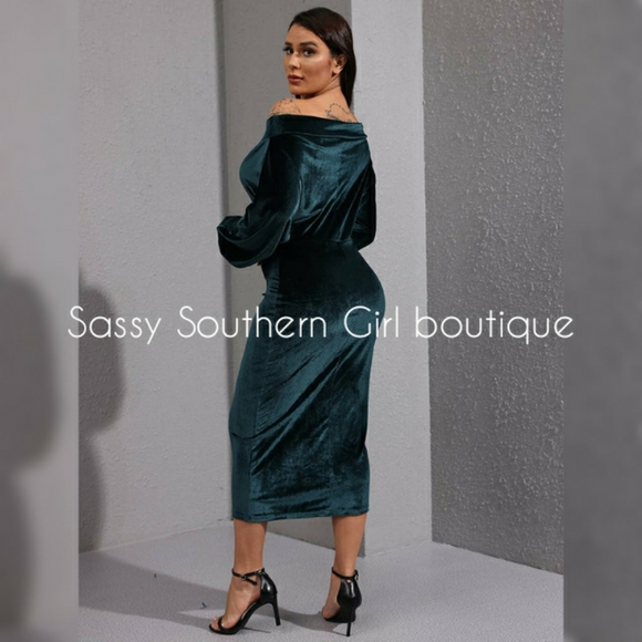 ⭐🆕Dark green velvet off shoulder midi dress - Picture 4 of 13